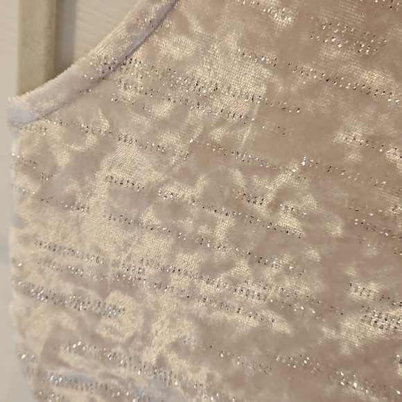 Vince Camuto Tan Crushed Velvet Oversized Top - Picture 10 of 10